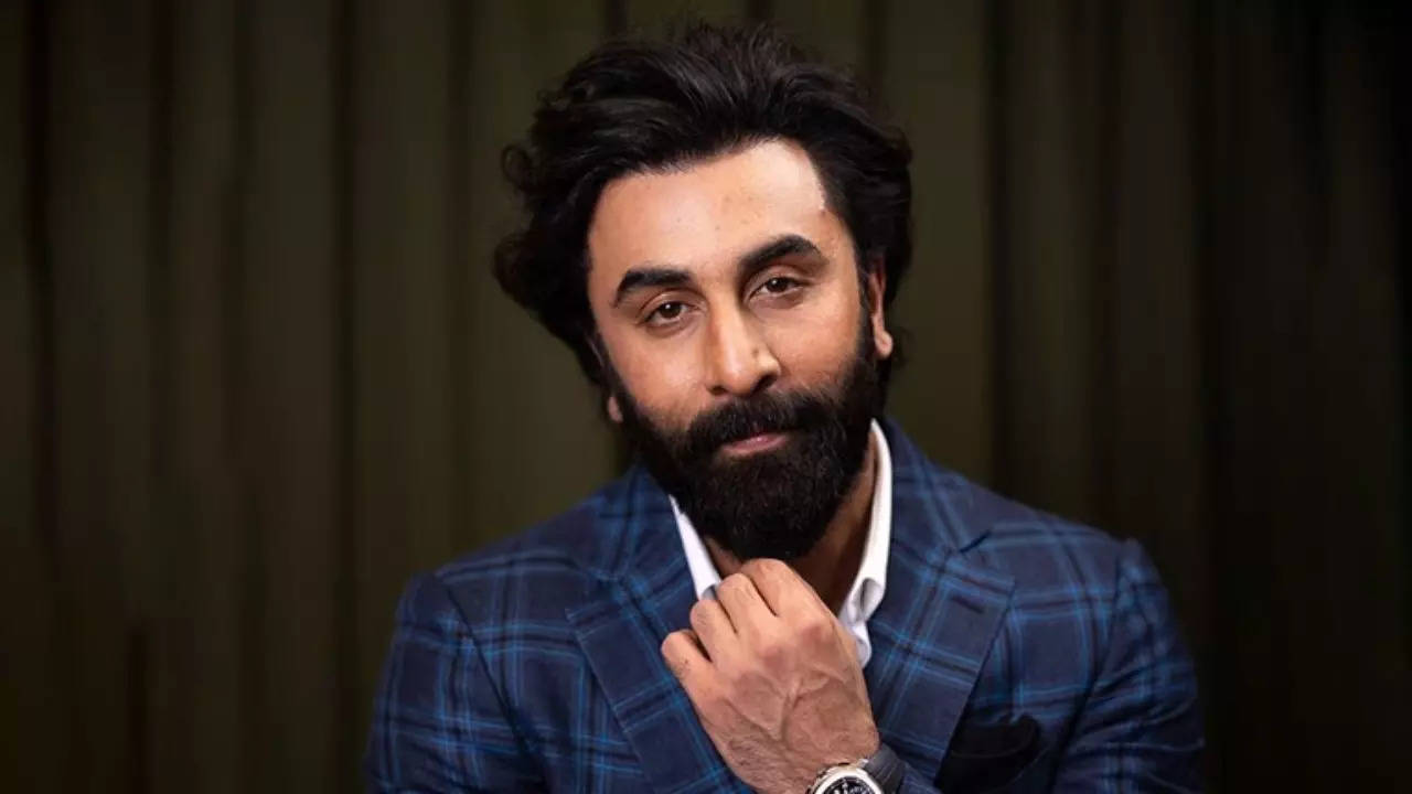 Ranbir Kapoor अपने फ़िल्म करियर से ले रहें हैं संन्यास! एक्टर ने किया बड़ा  ऐलान...- ranbir kapoor confirmed that he is taking 6 months break from  movies to focus on father duties,