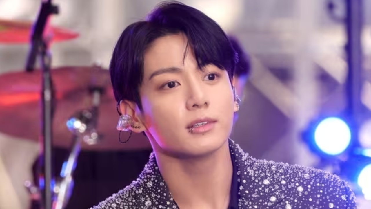 Jungkook diz que os vídeos dos dias de estreia do BTS o fazem se sentir arrepiado e envergonhado