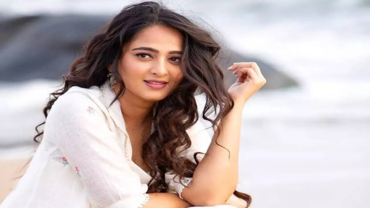 Anushka Shetty is 5 feet 9 inches tall, has studied in same college as  Deepika: Rare facts about Baahubali actress