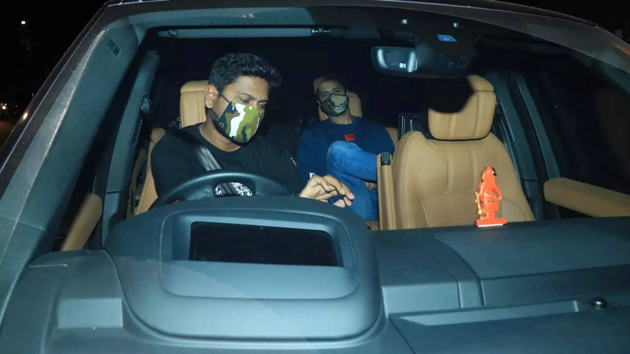 Ahead of the royal wedding Vicky Kaushal gets papped after midnight as he leaves ladylove Katrina Kaif39s residence - PHOTOS