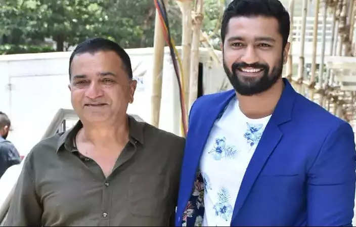 Vicky Kaushal's father spotted at ATM