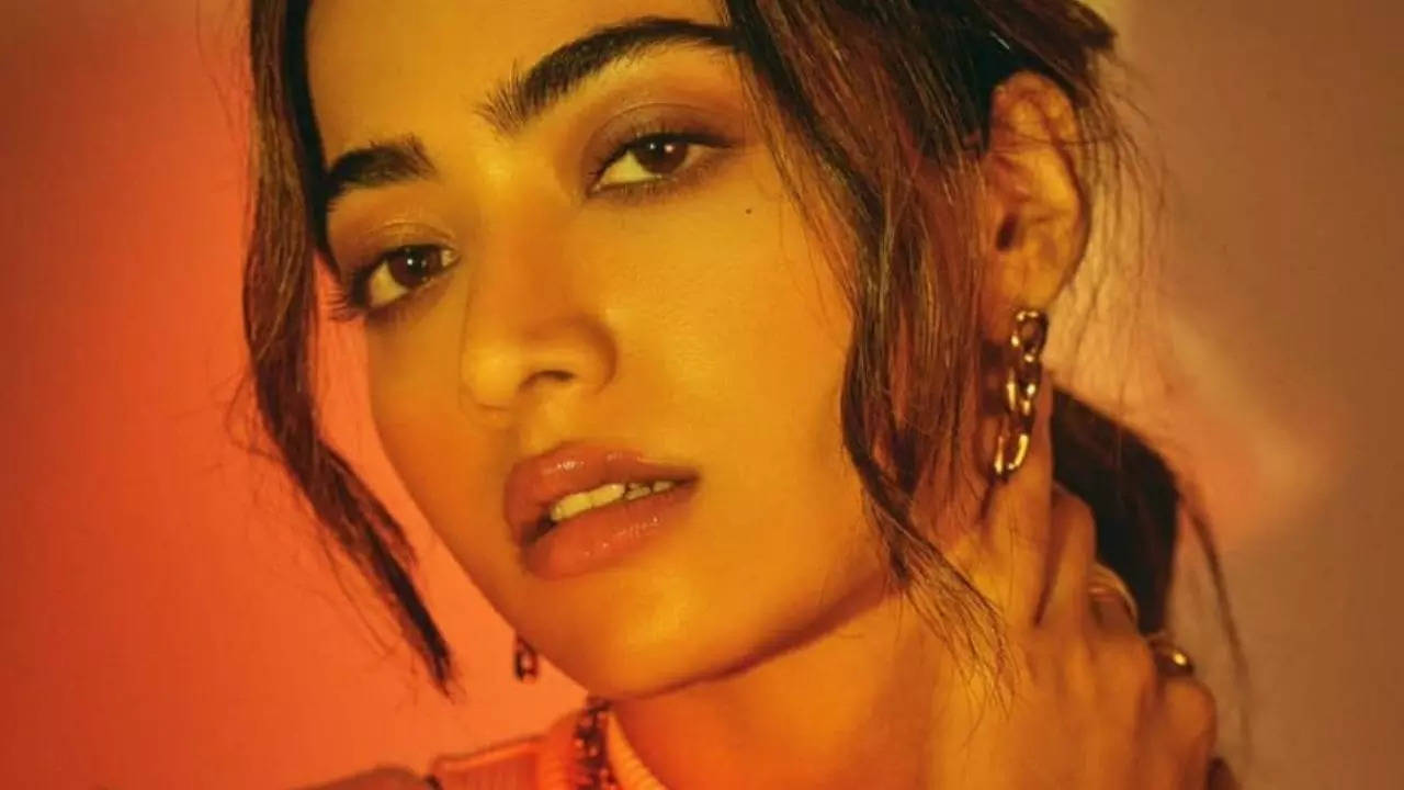 With over 12 lakh likes, Rashmika Mandanna's latest photo is too-hot-to-miss