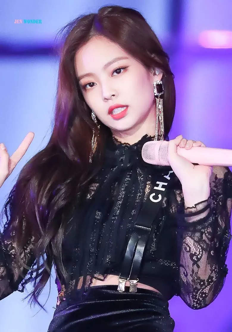 Trust BLACKPINK's Jennie to tease you with the coolest earrings that ...