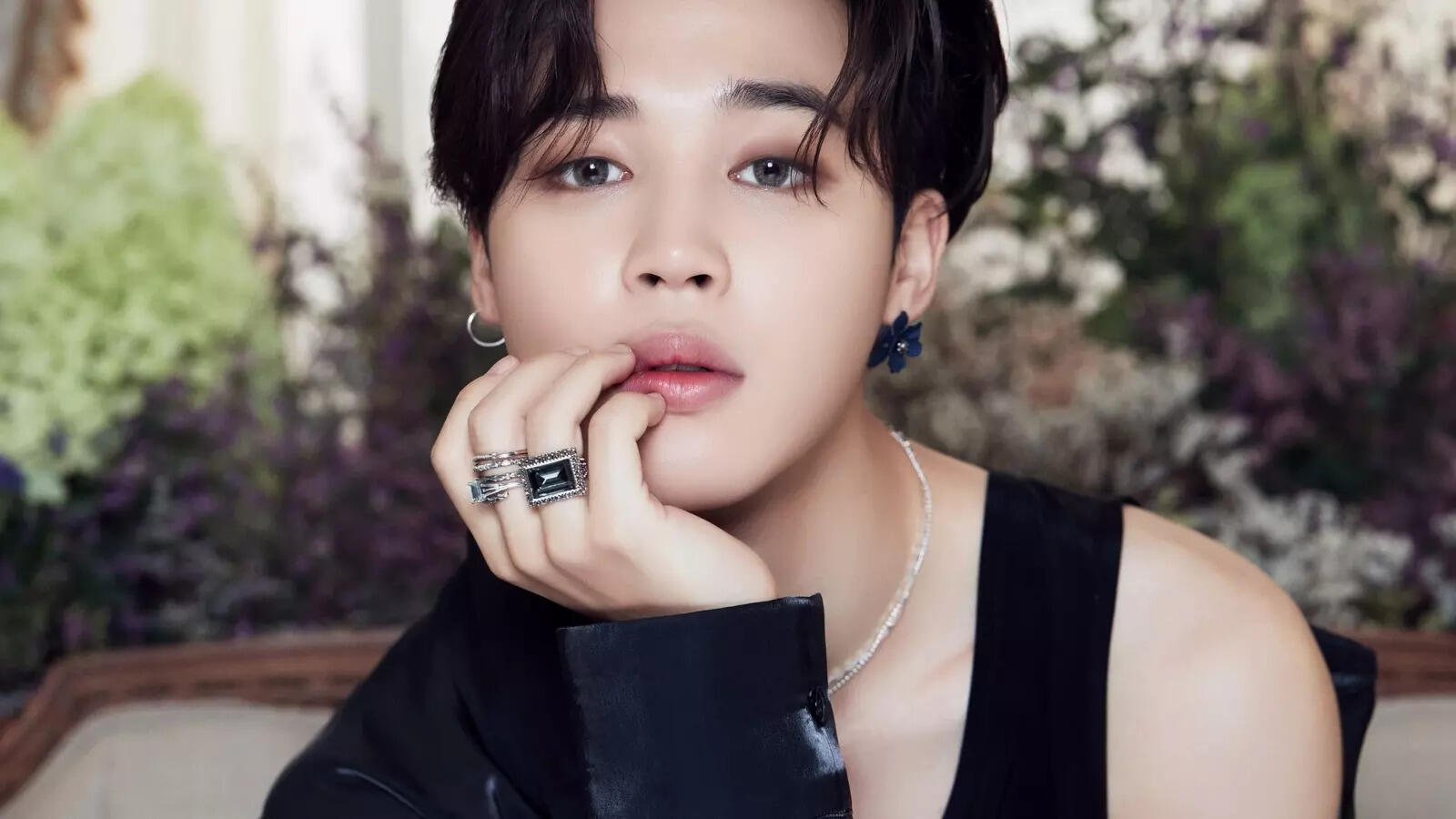 ジミン BTS [JIMIN] RED CARVING EARRING