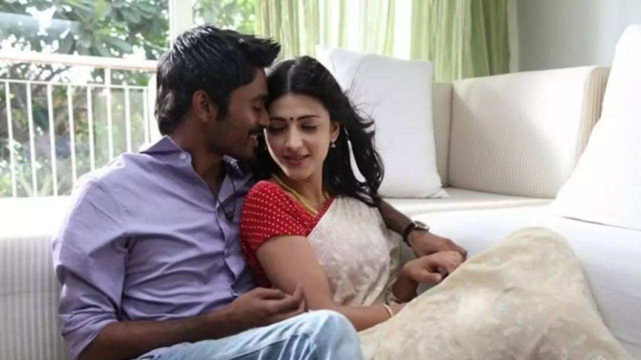When Shruti Haasan reacted to dating rumours with Dhanush: Not going to  tell people to put microchip in my b*m and follow me