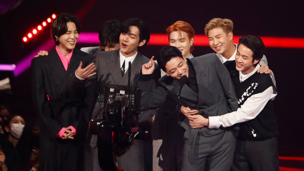 8 of BTS' most hilarious moments at award shows to prove that their  presence is an absolute must