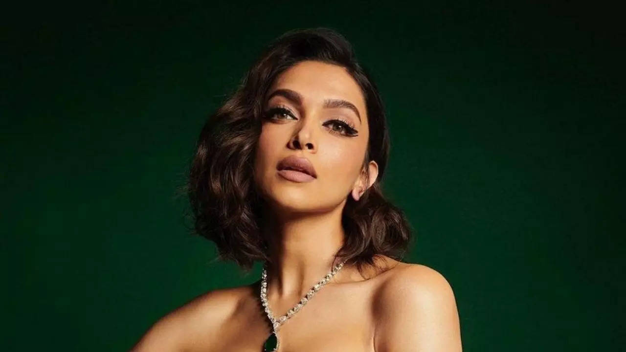 Xxx Video Pallavi - Gehraiyaan star Deepika Padukone takes 'would you rather' quiz; chooses her  favourite food over social media â€“ VIDEO