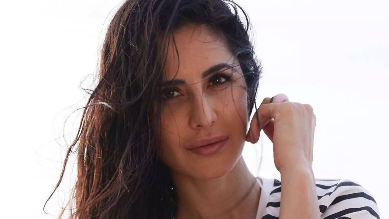 Katrina Kaif looks smoking hot as she enjoys the winter sun, Salman Khan turns terrace into runway on Tiger 3 sets Katrina Kaif looks smoking hot as she enjoys the winter sun, Salman Khan turns terrace into runway on Tiger 3 sets