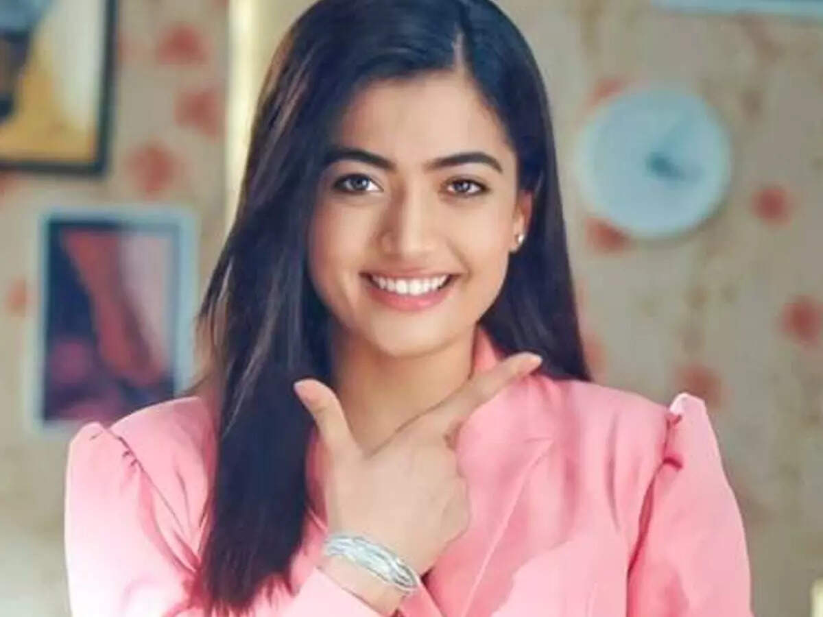 Amid wedding rumours with Vijay Deverakonda, Rashmika Mandanna's 'mind my business' video will leave you in splits - WATCH Amid wedding rumours with Vijay Deverakonda, Rashmika Mandanna's 'mind my business' video will leave you in splits - WATCH