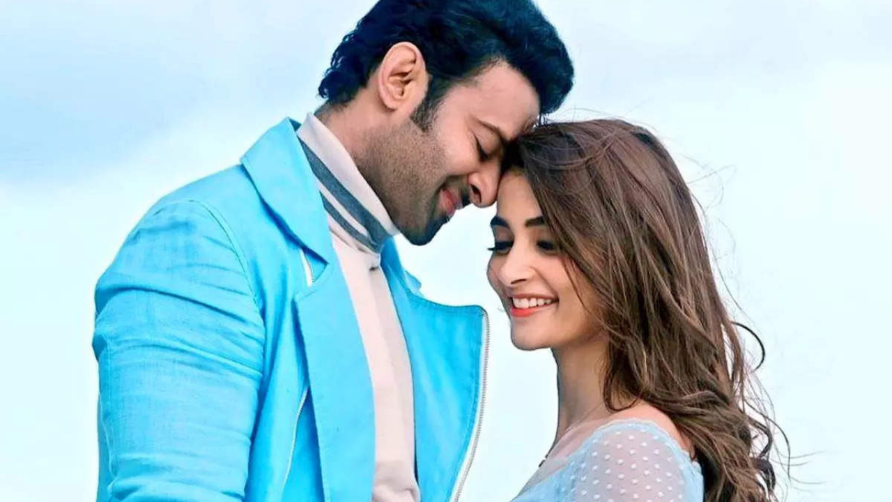 Prabhas, Pooja Hegde's Radhe Shyam trailer is all about the prediction of  love, fans get 'goosebumps' - WATCH