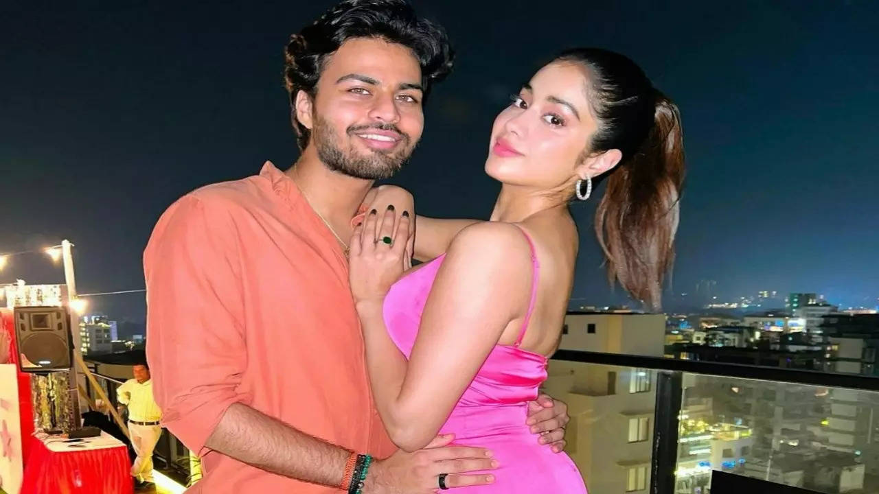 When Janhvi Kapoor said her rumoured boyfriend Akshat Ranjan is &amp;#39;scared to  hangout&amp;#39; with her