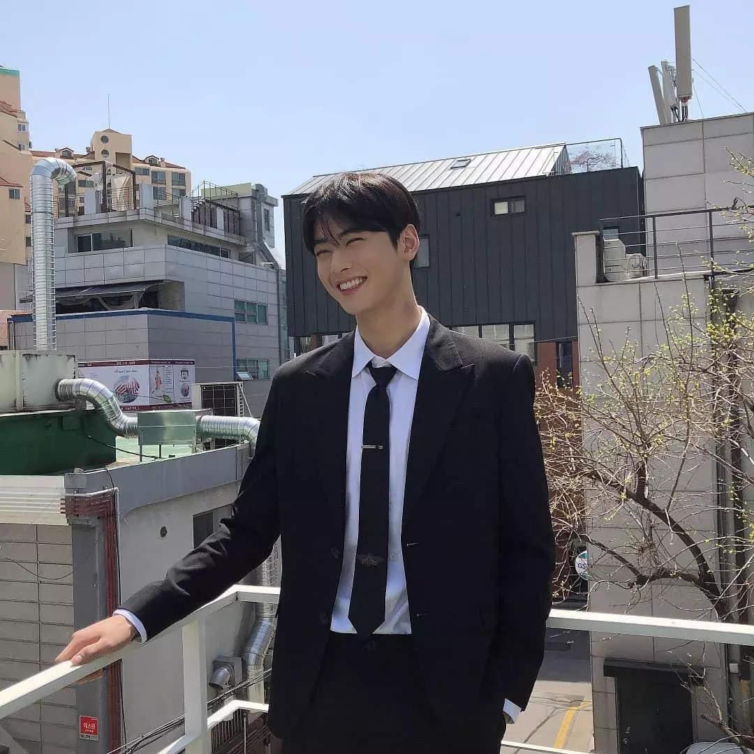 ASTRO star Cha Eunwoo's dreamy pictures in suits to make you drool over the  birthday boy, Korean News