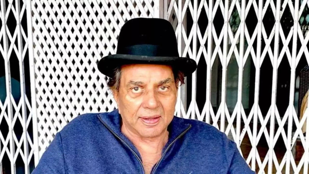 Legendary Actor Dharmendra Hospitalised To Be Kept Under Observation