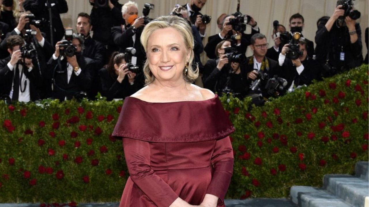 hilary clinton red dress