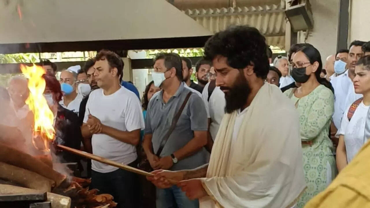 KK's funeral Singer's last rites performed at Mumbai's Versova Cemetry