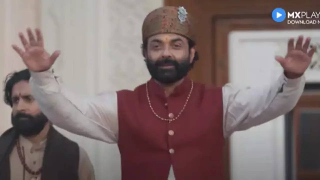 Aashram Twitter review: Bobby Deol starrer opens up to a great response,  fans say 'Japnaam'