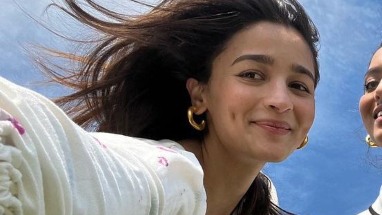 Alia Bhatt picks an easy-breezy outfit for day outing but her dimple ...