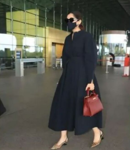 Sonam Kapoor wows in black Louis Vuitton crop top-cargo pants, ₹3 lakh  handbag