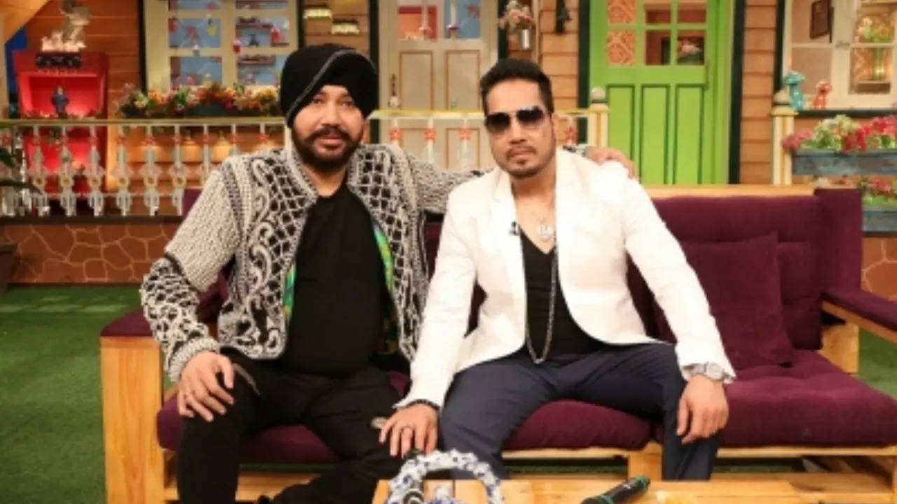 Amrik Singh, known by his stage name Mika Singh was born to Ajmer Singh  Chandan and Balbir Kaur and was brought up in Patna, Bihar along … | Mika  singh, Patna, Mika