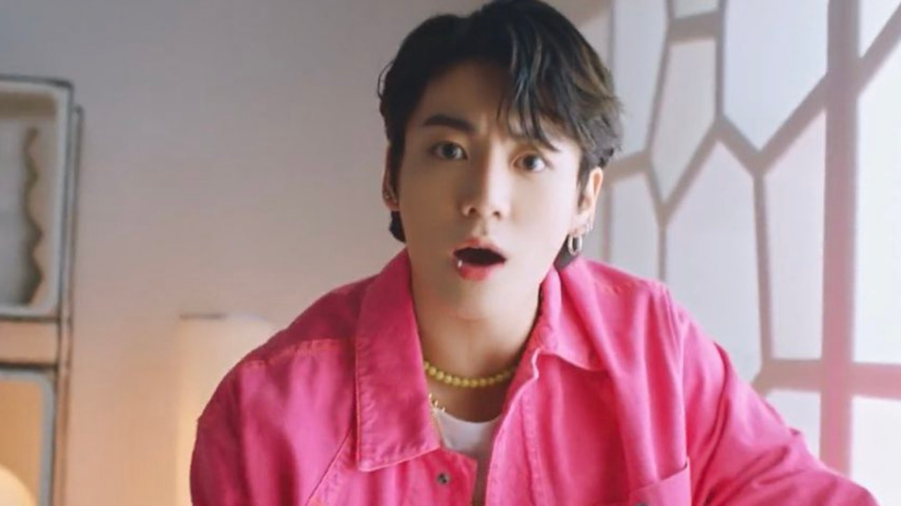 Jungkook in pink drives BTS ARMY wild as fans scream 'he looks so good' in  Left and Right music video teaser