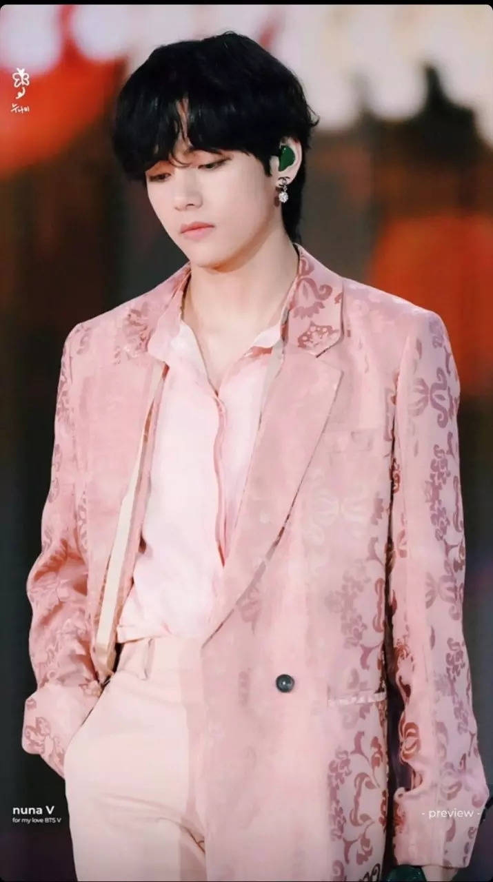 BTS V aka Kim Taehyung's Chanel earrings get fans' attention as