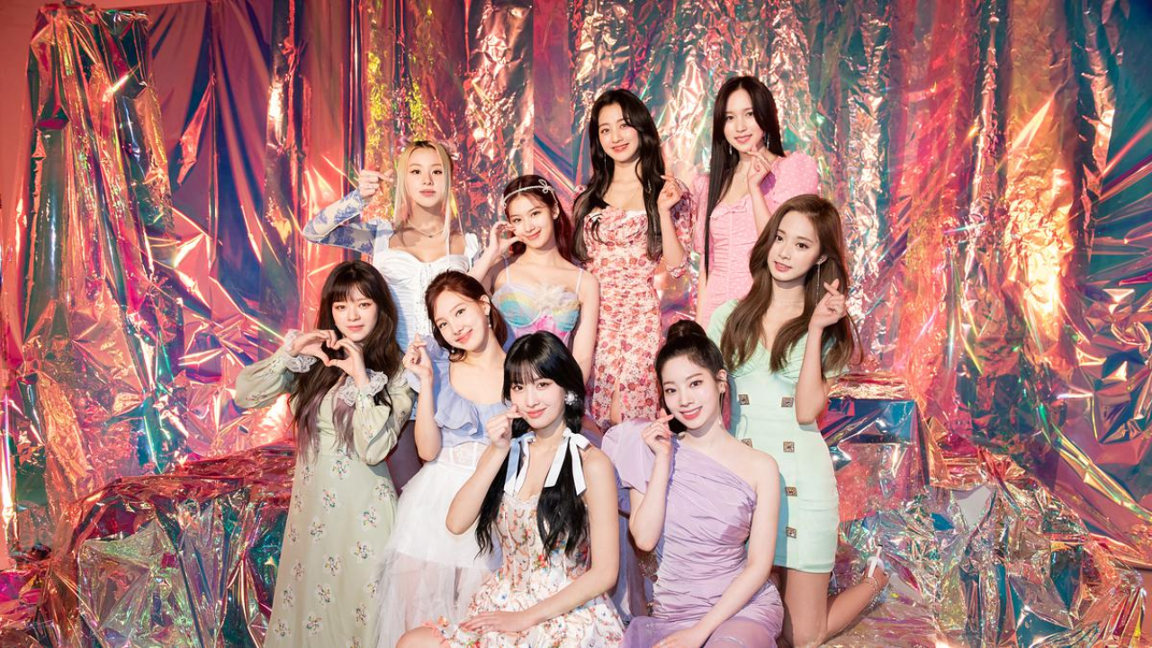 K Pop Girl Group Twice Breaks The Seven Year Curse Renews Its Contract With Jyp Entertainment