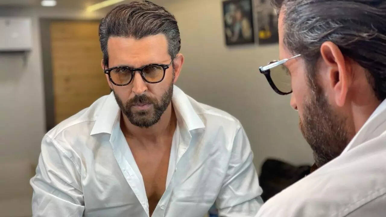 When Hrithik Roshan rescued a girl from drowning outside Big B's Prateeksha bungalow during 2005 Mumbai floods When Hrithik Roshan rescued a girl from drowning outside Big B's Prateeksha bungalow during 2005 Mumbai floods