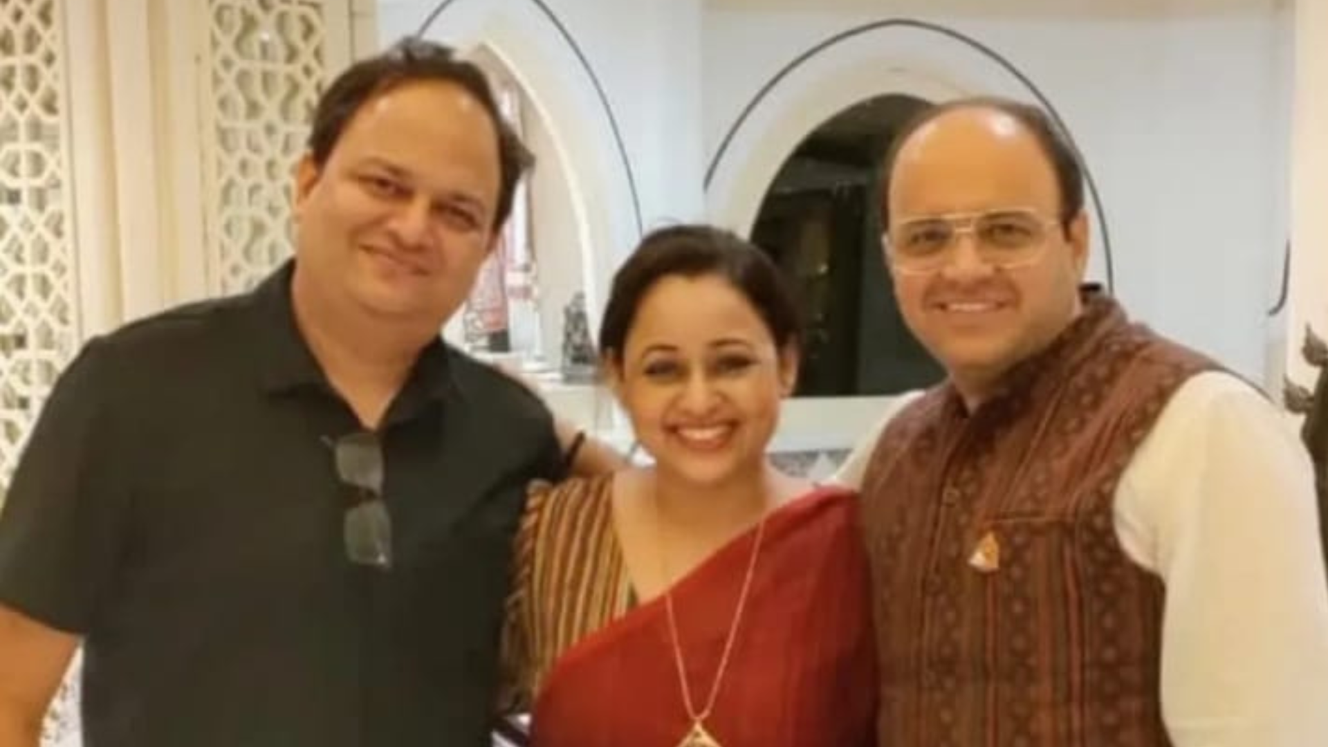 TMKOC's Madhavi Bhabhi aka Sonalika Joshi shares pic with reel and real  husband - PHOTOS