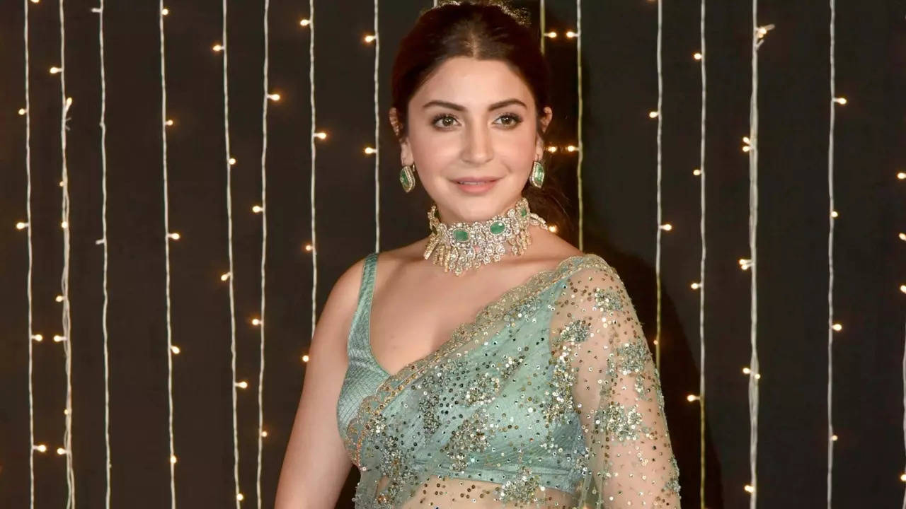 Anushka Sharma leaves husband Virat Kohli mesmerised with her Diwali look |  Entertainment