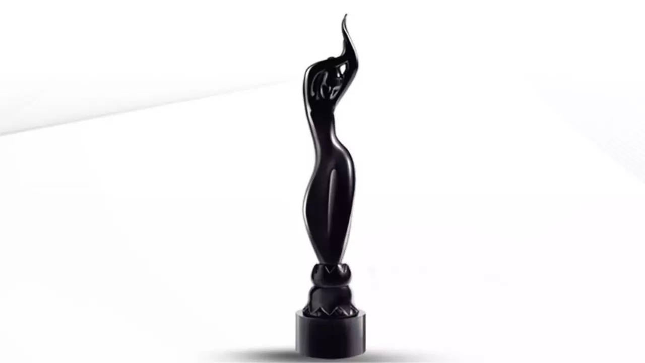 Wolf777news Filmfare Awards 2022: Ranveer Singh, Kriti Sanon bag Best Actor  trophies, see full winners list