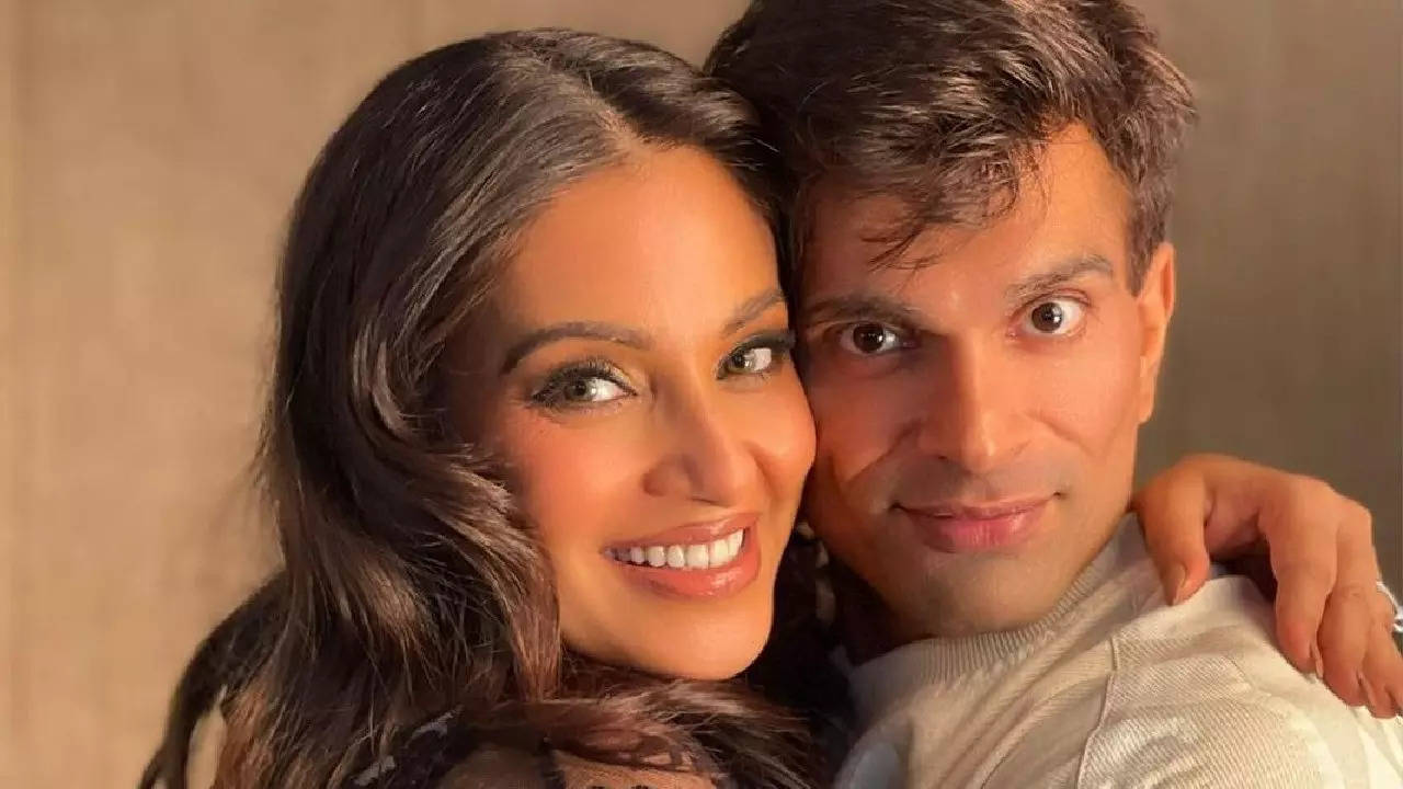 Mom-to-be Bipasha Basu shares mushy photo with hubby Karan Singh Grover,  her pregnancy glow is unmissable