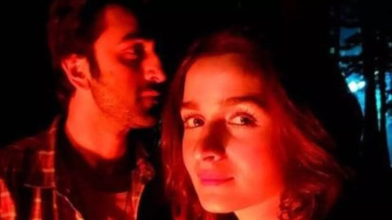 Alia Bhatt shares UNSEEN pic from Brahmastra set with hubby Ranbir Kapoor Riddhima Kapoors reaction is all of us