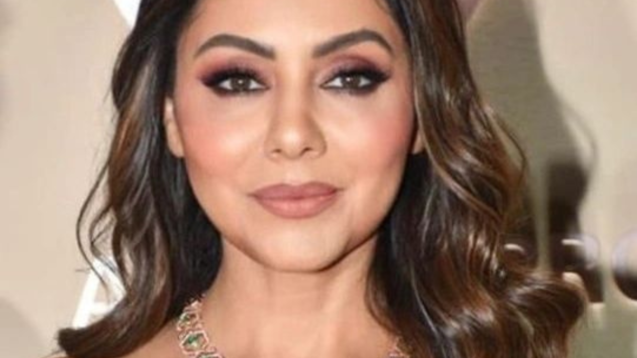 Gauri Khan Makes Heads Turn In Bold Dress Did You Know Kiara Advani Wore This Rs 12 Lakh 