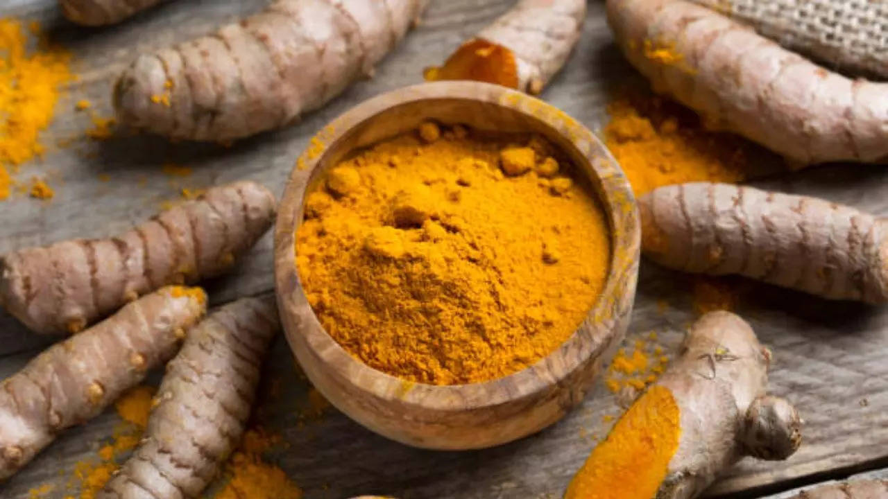 Download Turmeric Powder And Slices Wallpaper | Wallpapers.com