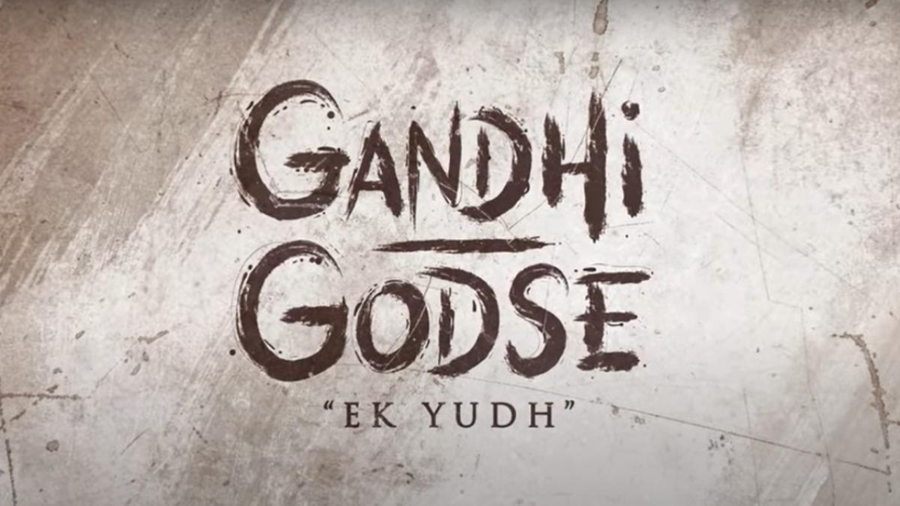 Here's what Rajkumar Santoshi says about his upcoming Gandhi Godse Ek Yudh
