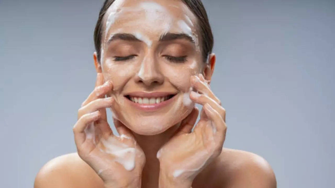 Face wash for oily skin: 5 best face washes for acne, Beauty News | Zoom TV