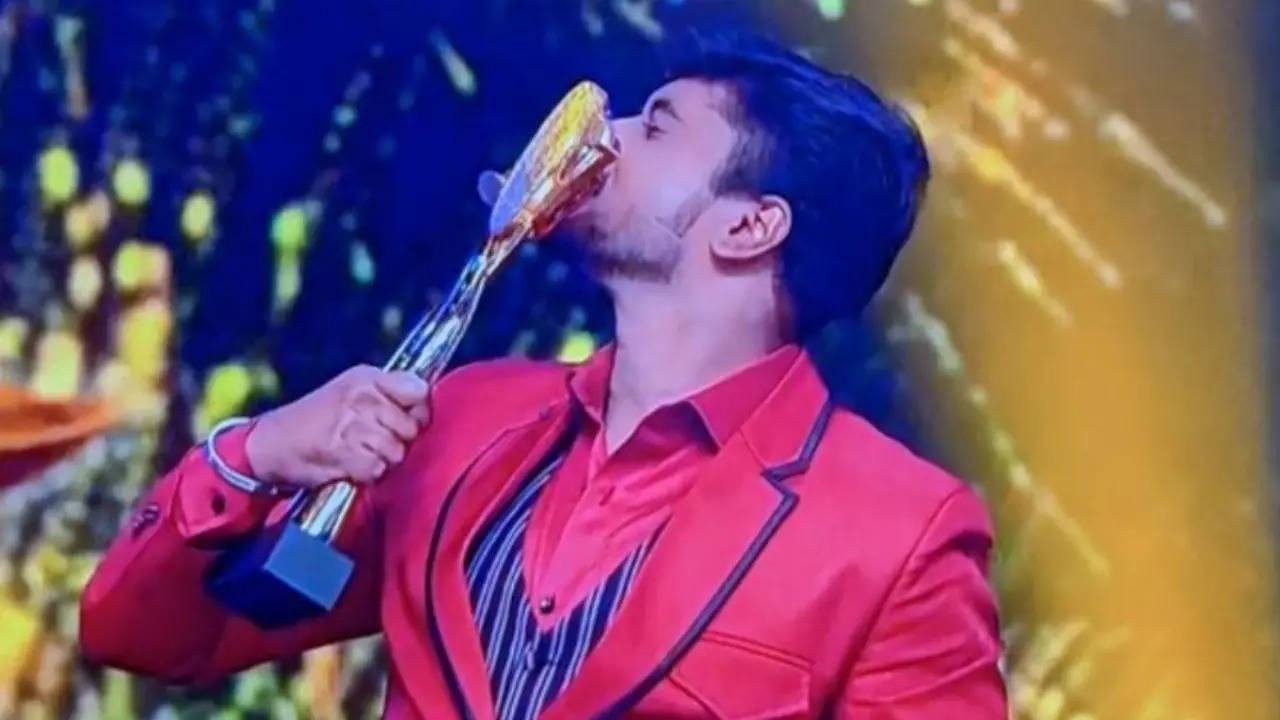 Bigg Boss Tamil 6 Winner: Azeem Lifts The Trophy, Takes Home Rs. 50 ...