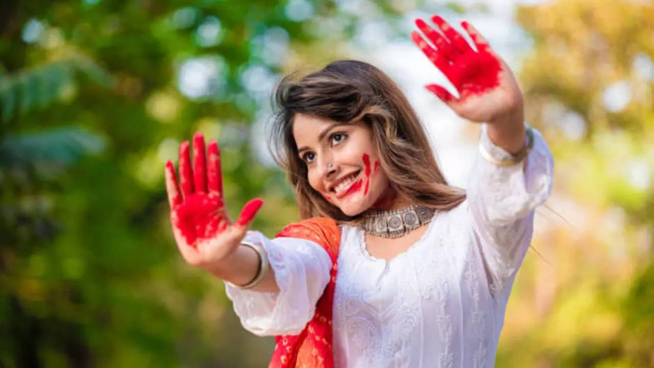 Holi 2023: Why do people wear white outfits to celebrate the festival ...