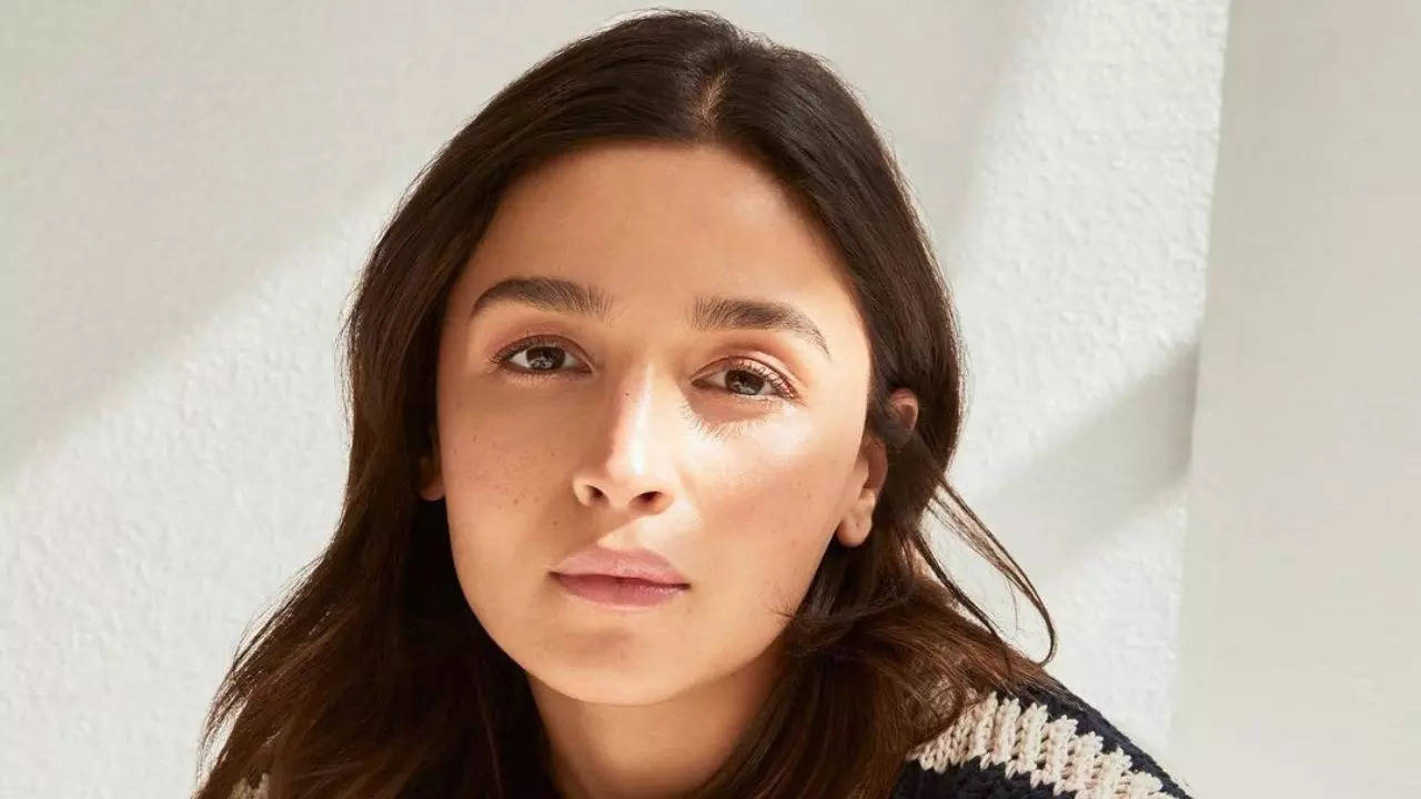 Alia Bhatt: Beauty tips to steal from Alia Bhatt to get a glowing skin this  Holi, Beauty News