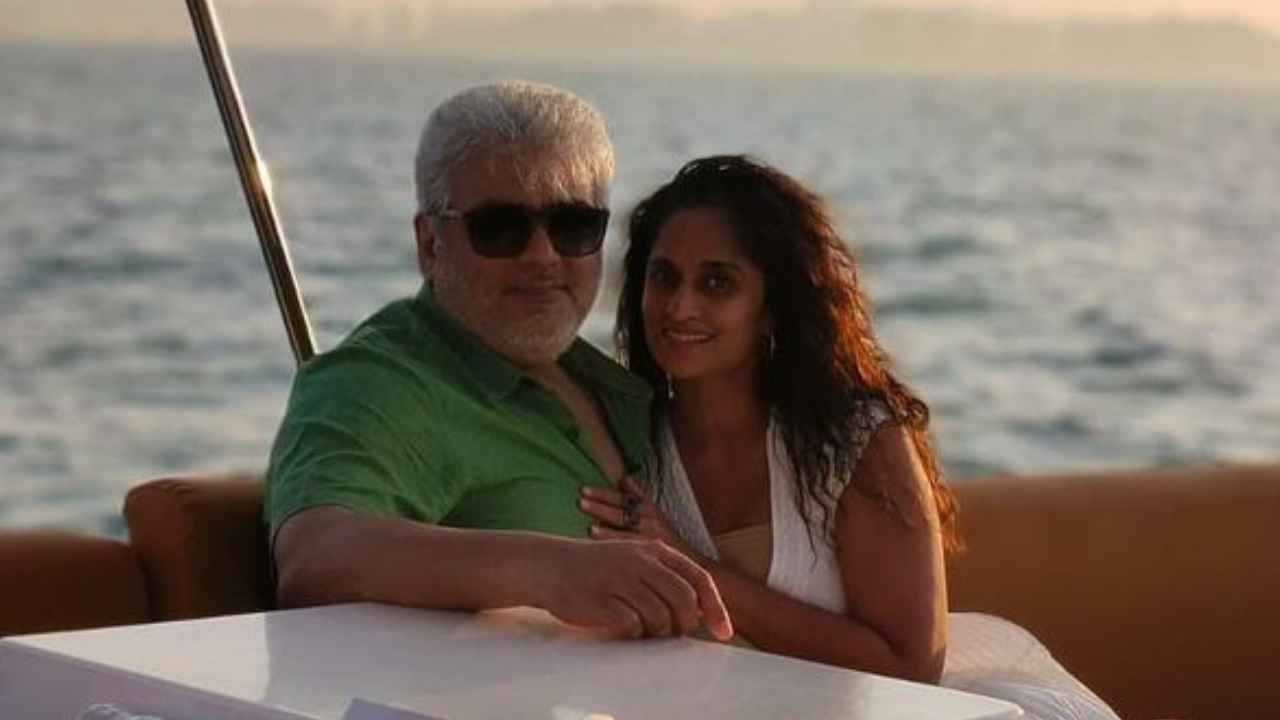 Ajith Kumar, wife Shalini get cosy in VIRAL photos from Dubai vacation ...