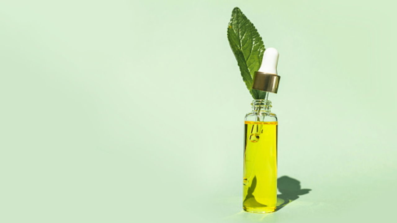 5 Effective Uses of Tea Tree Oil to Get Flawless Skin at Home