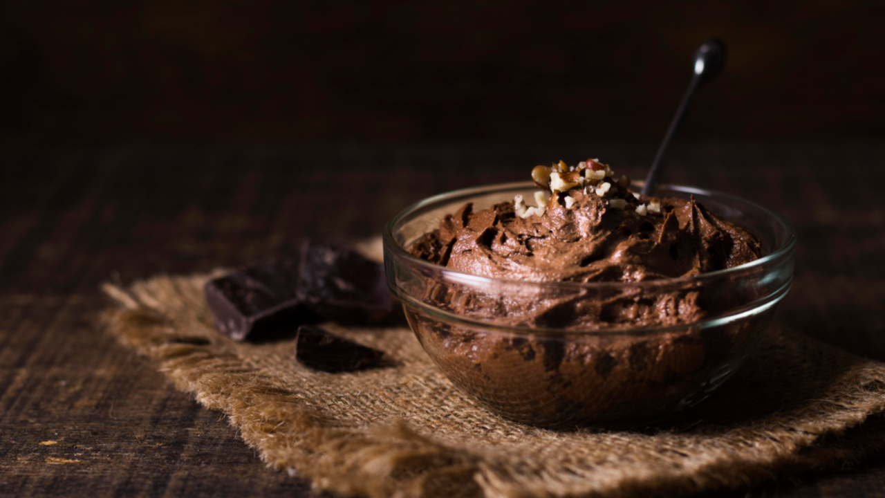 Eggless Chocolate Mousse Recipe: Pastry Chef Prepares This Delicious ...