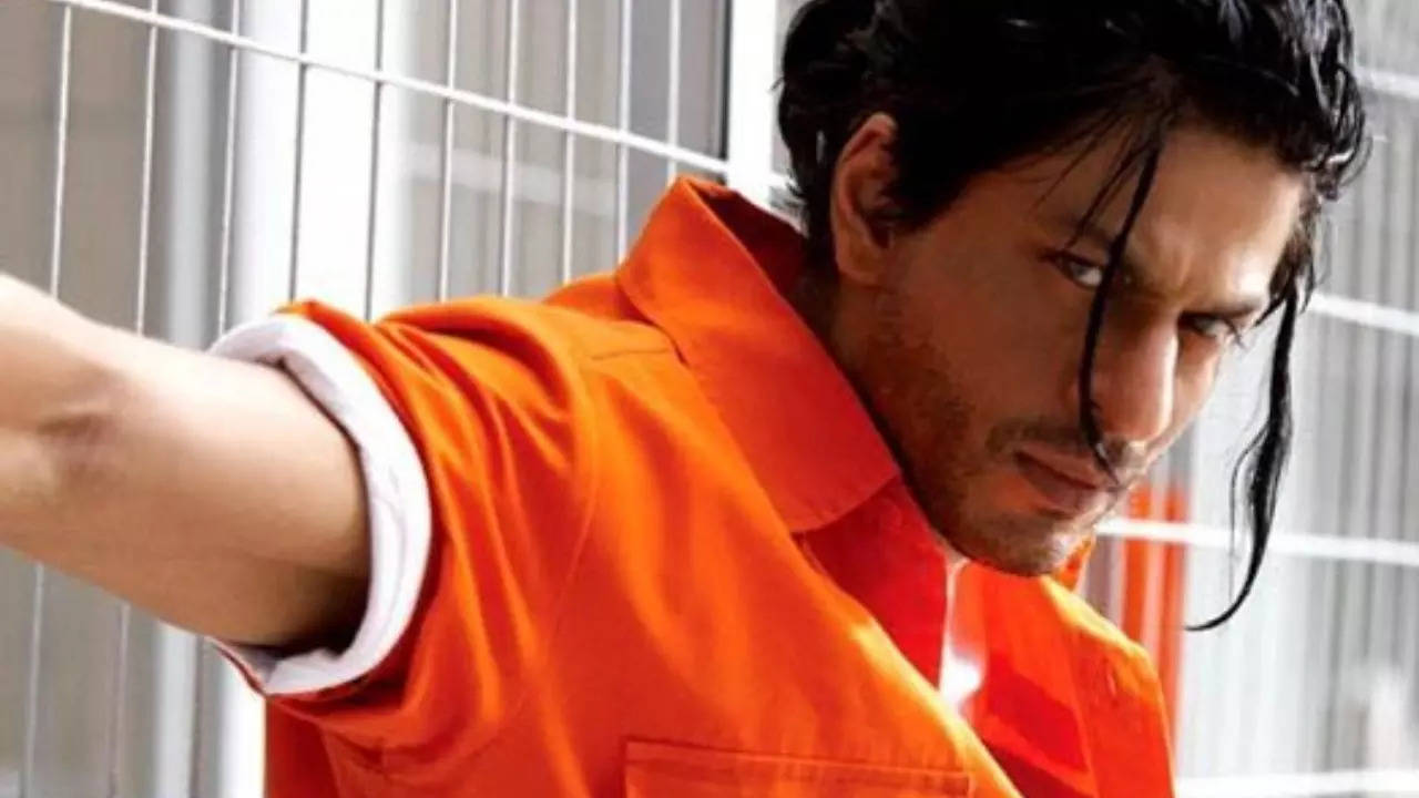 Shahrukh Khan in a new hairstyle for Don 2 (2) | shahrukh khan