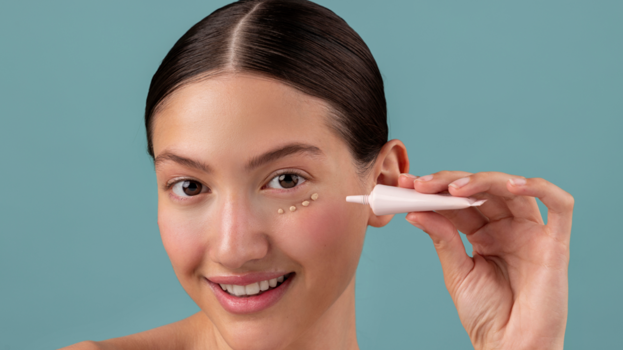 Skincare tips to apply undereye cream properly. Pic Credit:Freepik