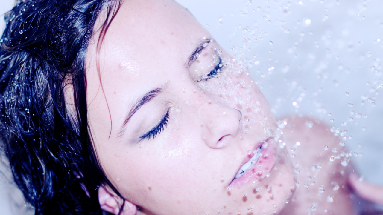 Is Washing Face With Hot Water Good For Your Skin? Here's What A