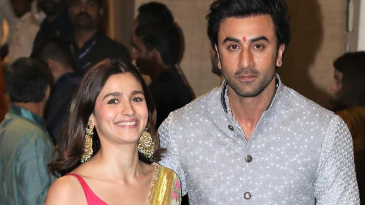 Alia Bhatt Fangirls Over Hubby Ranbir Kapoor As Animal Pre-Teaser ...