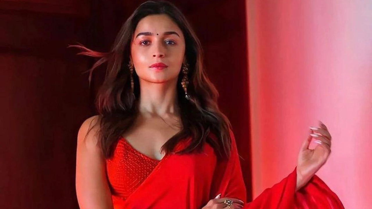 Alia Bhatt's Boldest Saree Looks Of All Time