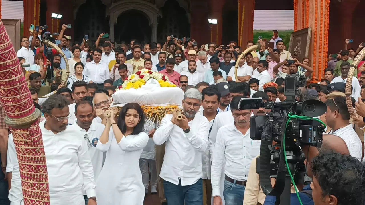 Nitin Desai Funeral: Last Rites Of Celebrated Art Director Underway In Mumbai, Celebrity News