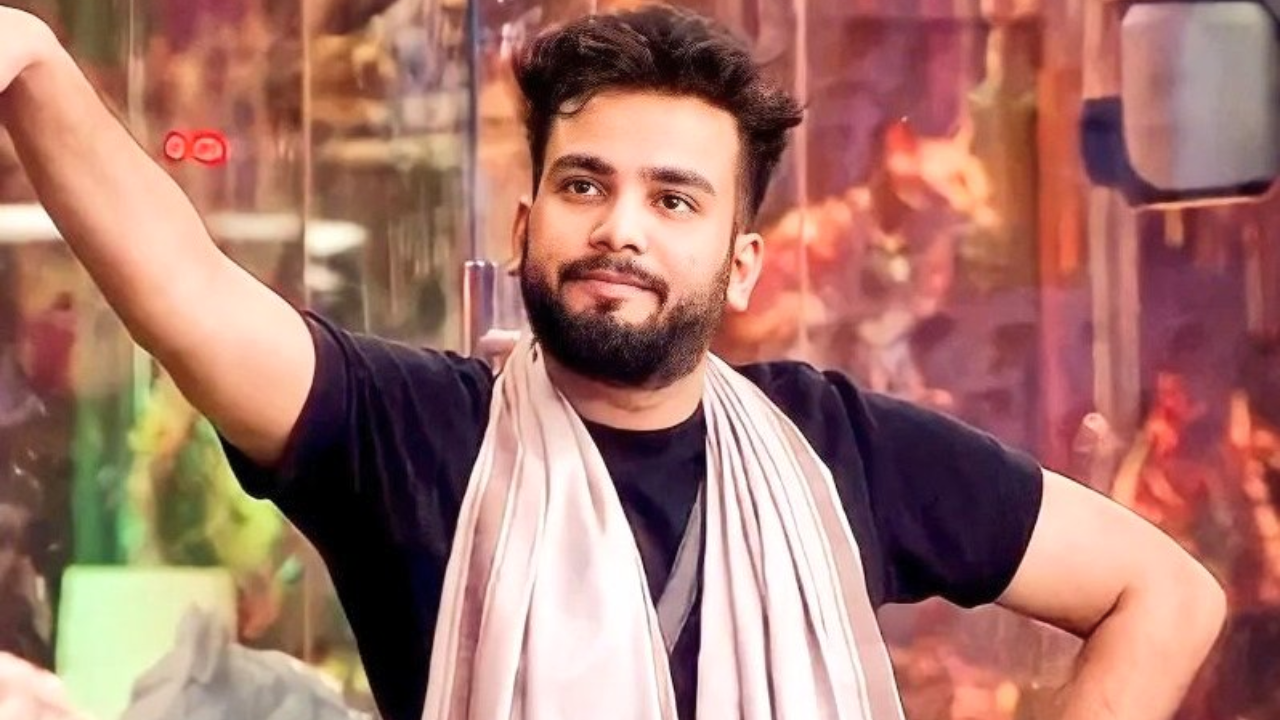 Bigg Boss Ott 2 Winner Elvish Yadavs Instagram Crashes Due To This