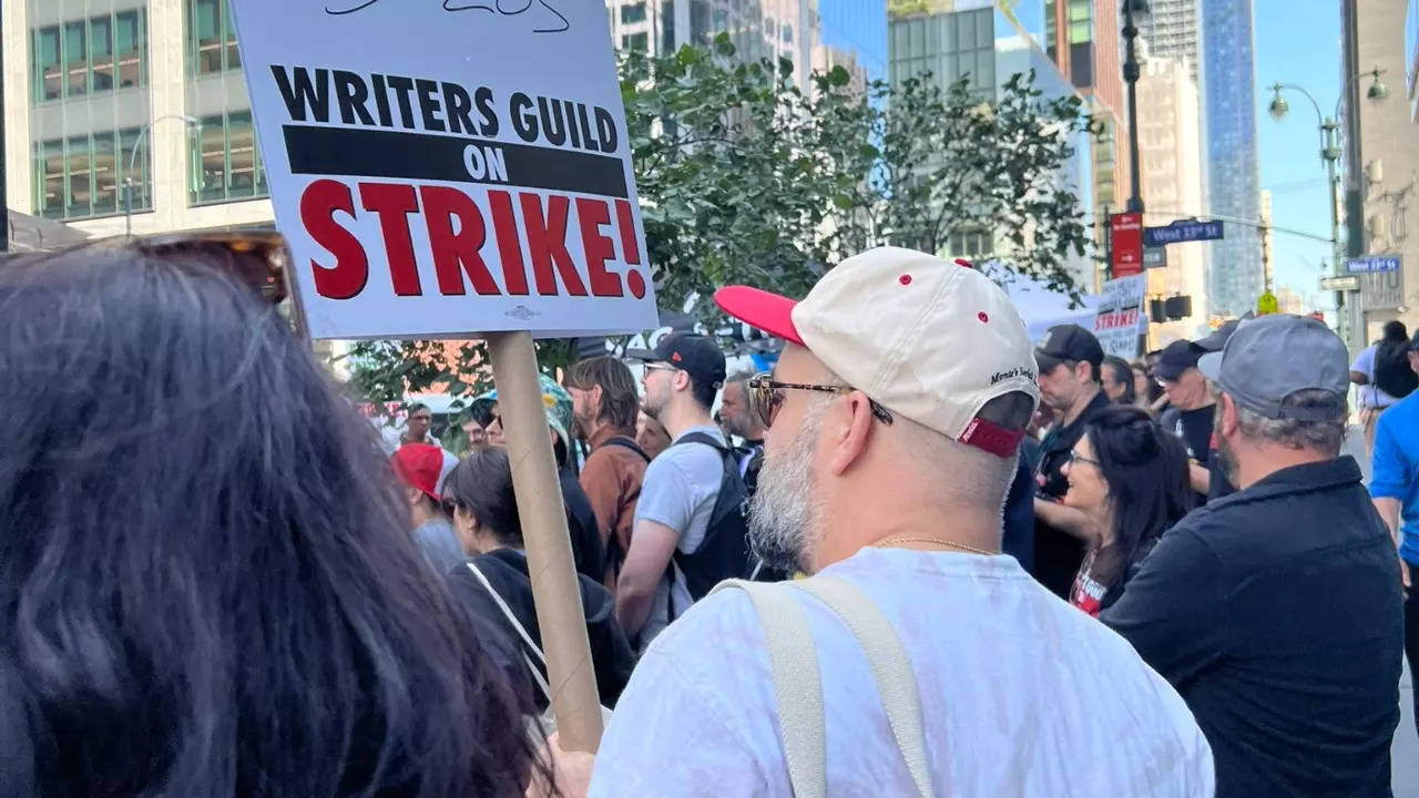 Hollywood Strike FINALLY Ends After 148 Days, Hollywood News | Zoom TV